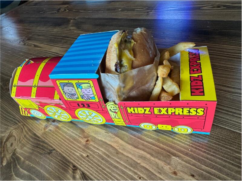 KID Cheeseburger w/ Fries